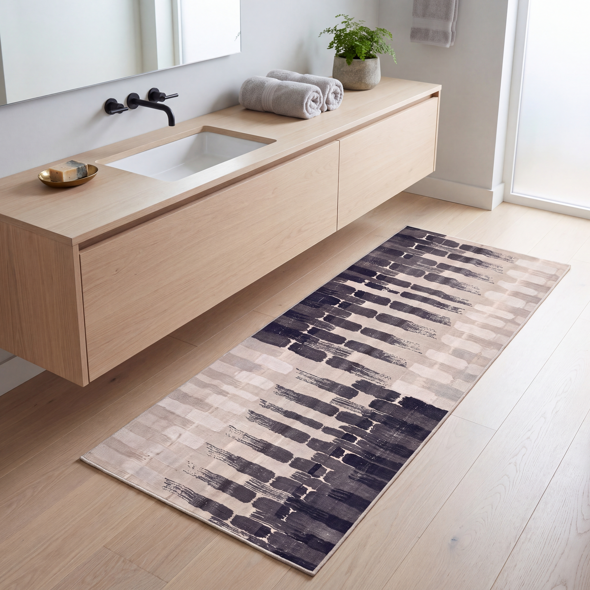 RUNNER | Brass2 runner bathroom