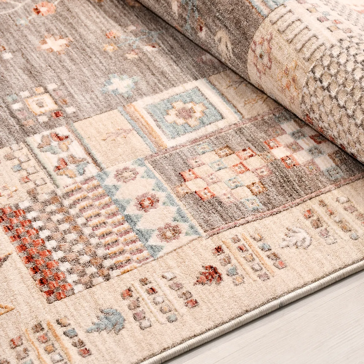 SHARED | Plumtree Traditional Patchwork Beige Cream Multicolour Machi photo 1